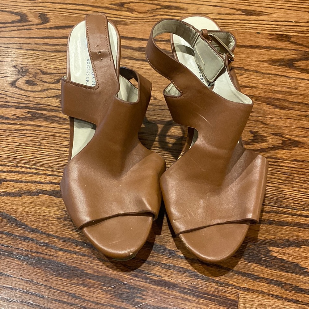 Versona Cognac wedges